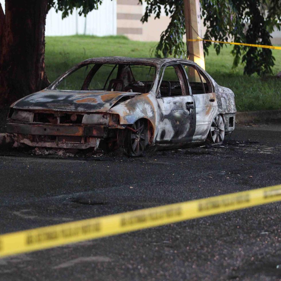 Los cadáveres de las víctimas fueron encontrados la semana pasada en un automóvil que se había incendiado, según la policía, que no ha identificado un móvil.