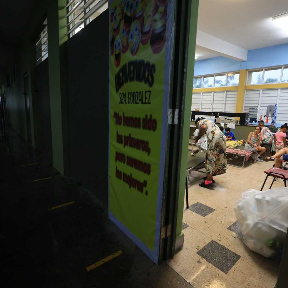 La mayoría de los refugios que el Departamento de la Vivienda eliminó de su lista son escuelas a lo largo y ancho de la isla. (Archivo)
