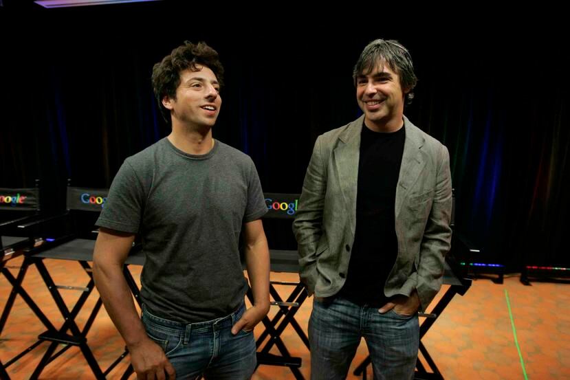 Larry Page (der.) y Sergey Brin (izq.) han estado notablemente ausentes de eventos de Google durante el último año. (AP / Paul Sakuma)