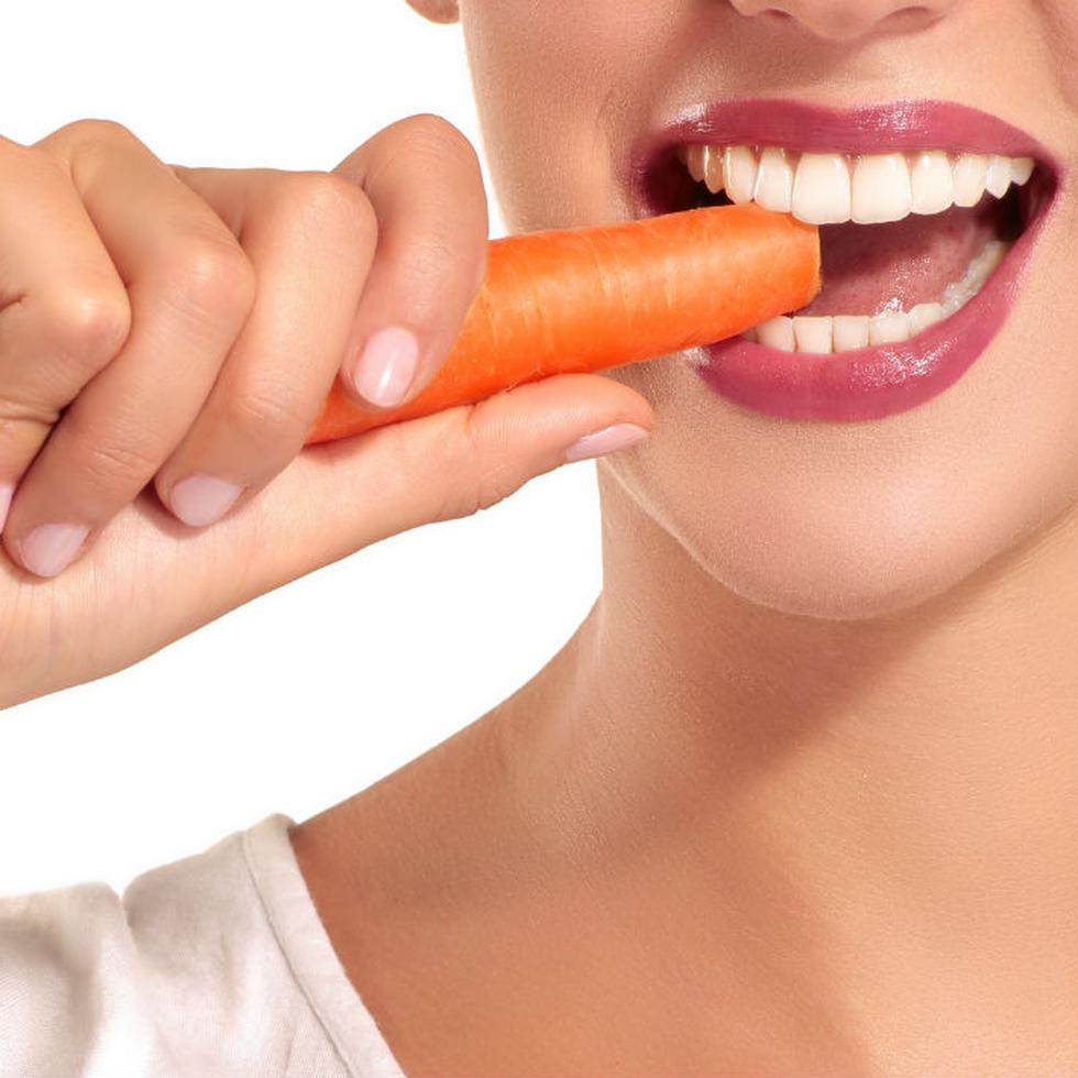 Un ejemplo de alimentos con vitamina A es la zanahoria.