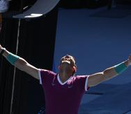El tenista español Rafael Nadal celebra su victoria sobre el francés Adrian Mannarino.