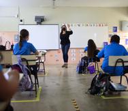 En la isla, 770 escuelas públicas brindan instrucción en persona a tiempo completo, mientras que 31 escuelas brindan instrucción a distancia y 59 escuelas brindan instrucción híbrida, de acuerdo con datos provistos por Educación federal.