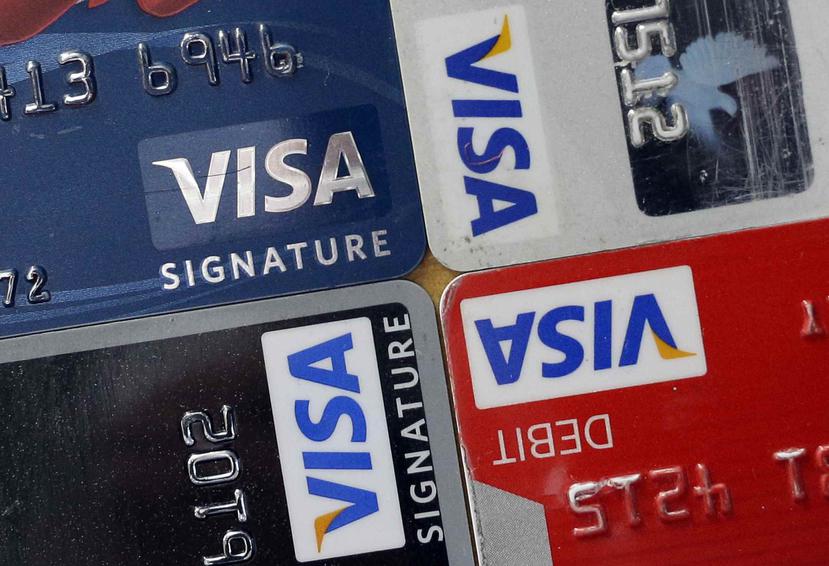 Los consumidores podrían experimentar la nueva plataforma de Visa de dos maneras diferentes. (Archivo / AP)