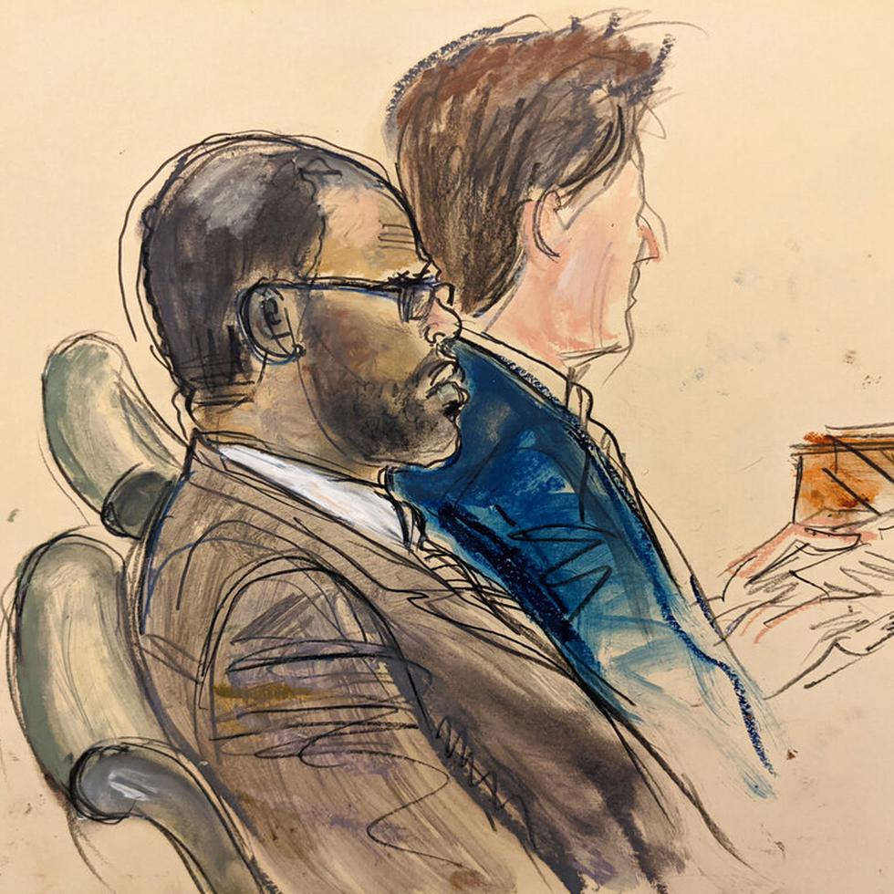 En este boceto realizado a partir de un monitor de video de una sala de tribunal en Brooklyn, el acusado R. Kelly, a la izquierda, durante el día de apertura de su juicio por acusaciones de abuso sexual el miércoles 18 de agosto de 2021 en Nueva York.
