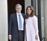 Bill Gates y su esposa, Melinda Gates, durante una visita a París en 2017. EPA/JULIEN DE ROSA/Archivo
