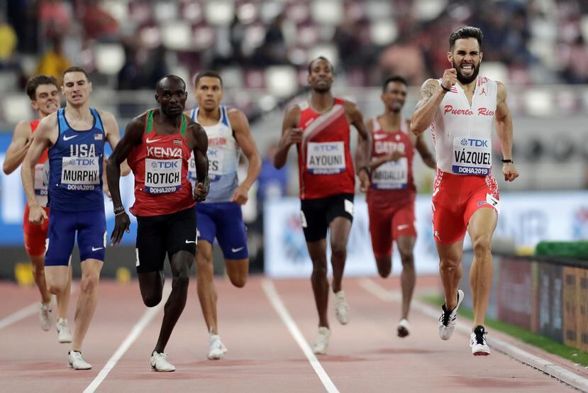 Wesley Vázquez ganó su serie en la semifinal de los 800 metros en Doha. (AP/Petr David Josek)