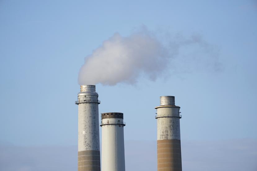La estación generadora AES Indiana Petersburg, una planta energética a carbón, opera en Petersburg, Indiana, el miércoles 25 de octubre de 2023.