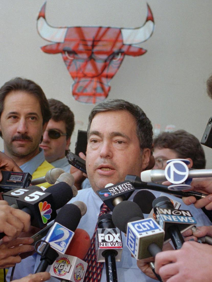 Jerry Krause en una foto de 1995 como gerente general de los Bulls.
