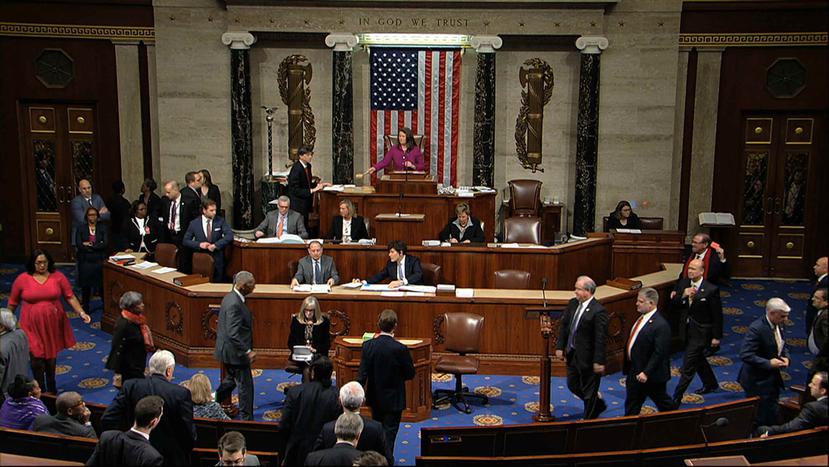 Hemiciclo de la Cámara de Representantes durante la votación para aprobar el juicio político contra Donald Trump. (AP)