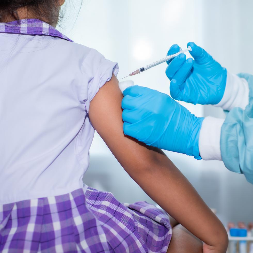 El Departamento de Salud coordina junto al Departamento de Educación una serie de vacunaciones contra la influenza en escuelas donde se han identificado brotes del virus.