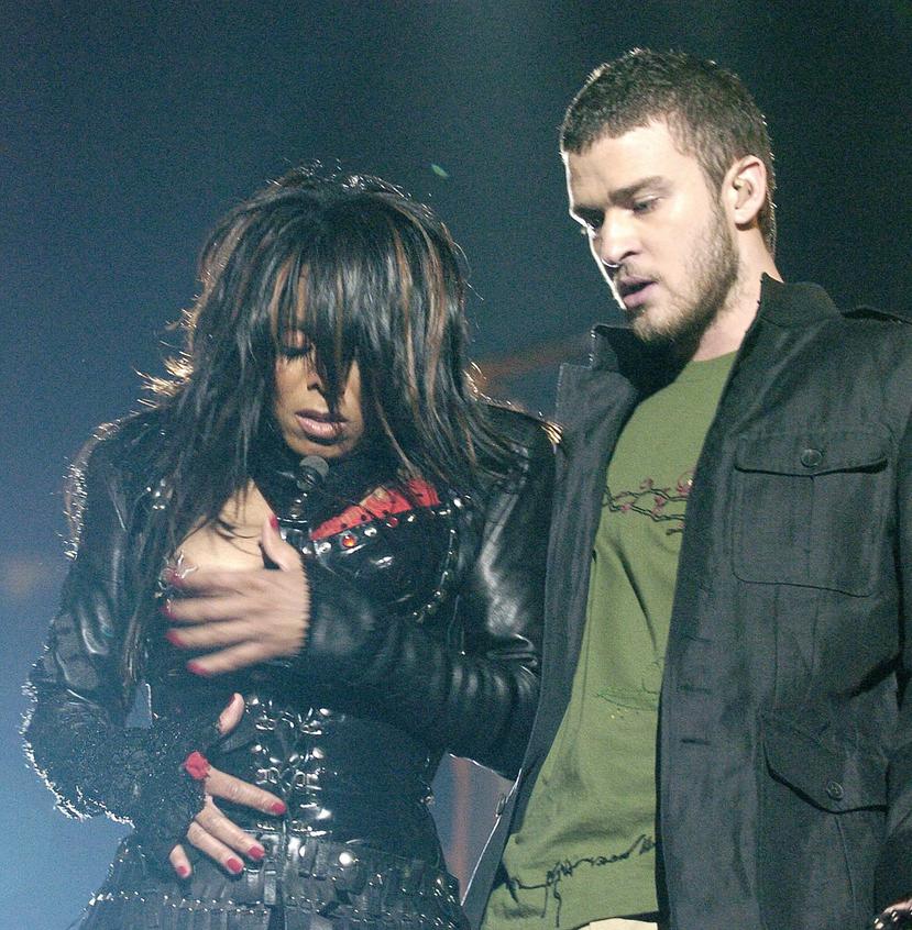 Uno de los momentos más controvertidos lo protagonizaron Janet Jackson y Justin Timberlake, con el conocido Nipplegate, en 2004, en Houston (Texas).