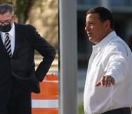 Arnaldo Irizarry, izquierda, y Alejandro Riera Fernández enfrentan juicio en relación a un esquema de fraude por $9 millones contra el Municipio de Mayagüez.