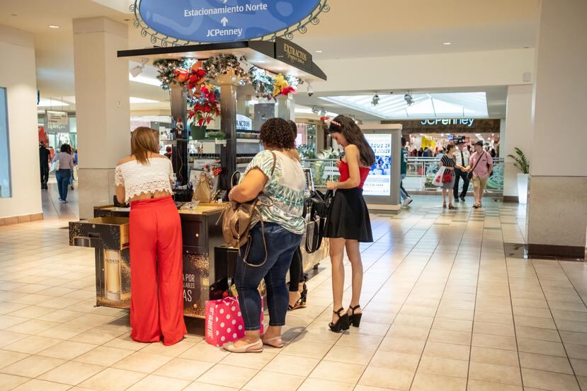 En un recorrido que hizo El Nuevo Día por dos centros comerciales del área metro, vio a pocos consumidores con paquetes, no obstante, muchos de los gerentes de tienda afirmaron que las ventas han estado mejores que en años anteriores.