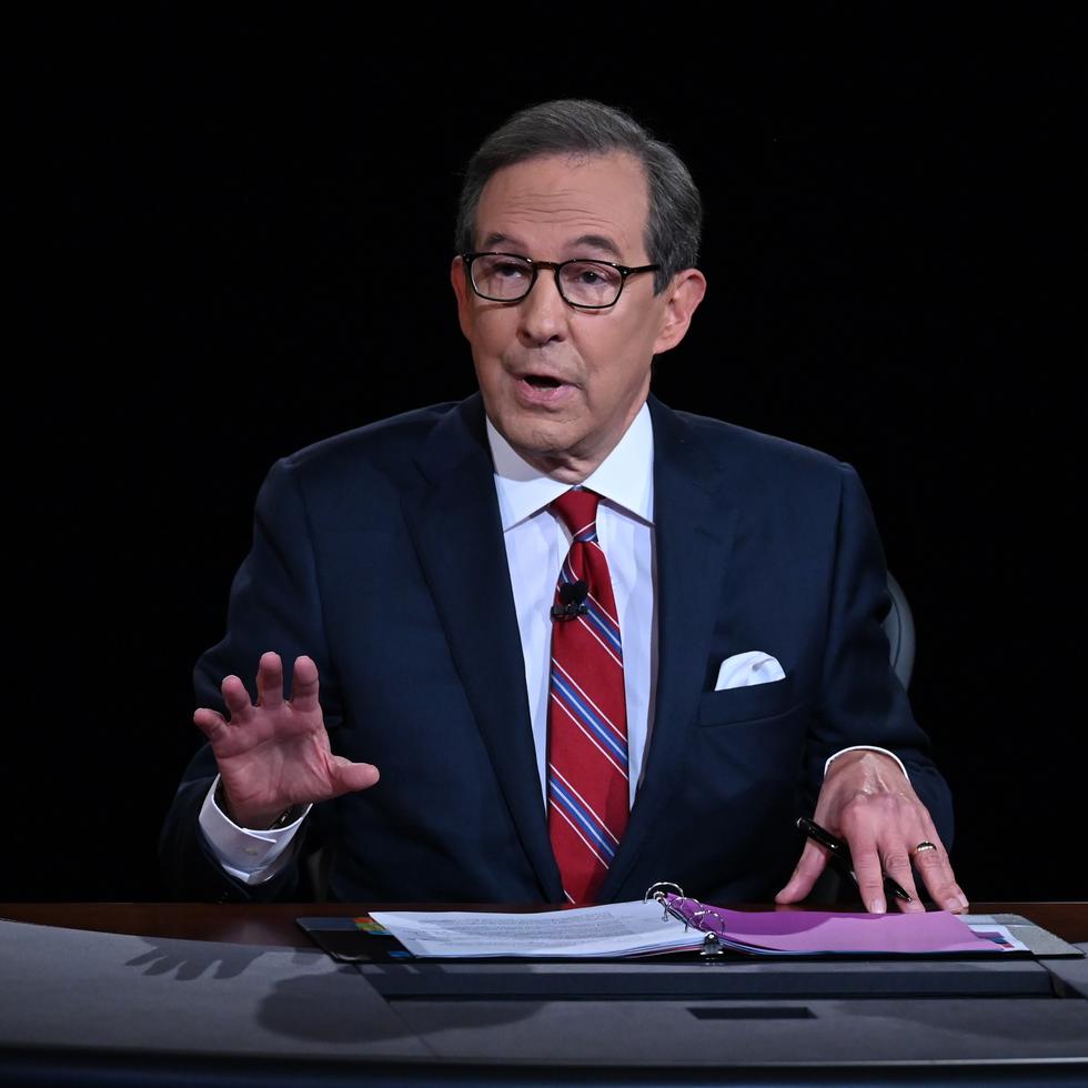 El presentador de Fox Chris Wallace durante el debate por la carrera presidencial de Estados Unidos entre Donald Trump y Joe Biden.