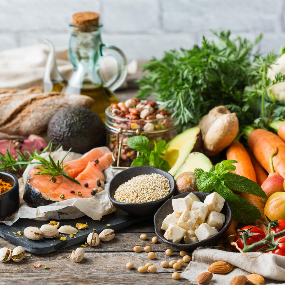 La dieta de estilo mediterráneo no requiere hábitos alimenticios extremos y tiene la mejor evidencia de estudios clínicos a largo plazo para reducir el riesgo de enfermedad cardíaca.