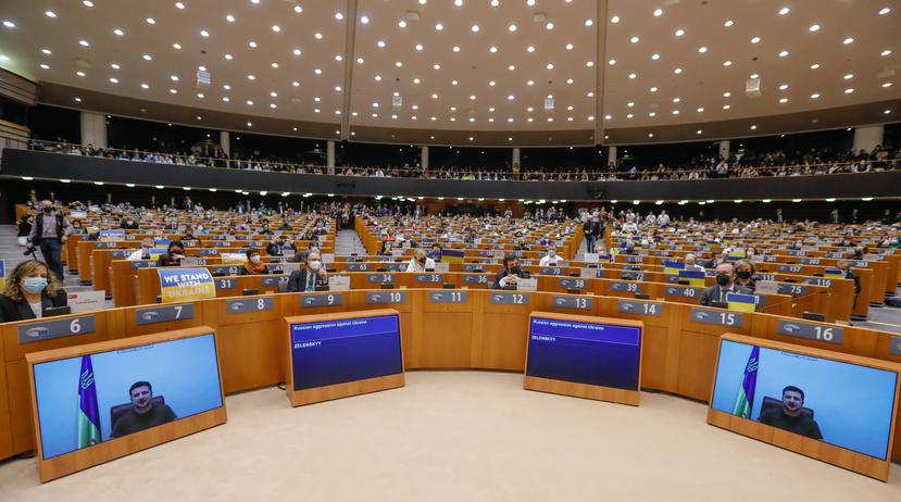 El presidente ucraniano, Volodimir Zelenski, en un momento de su intervención por videoconferencia ante el pleno de Eurocámara en Bruselas.