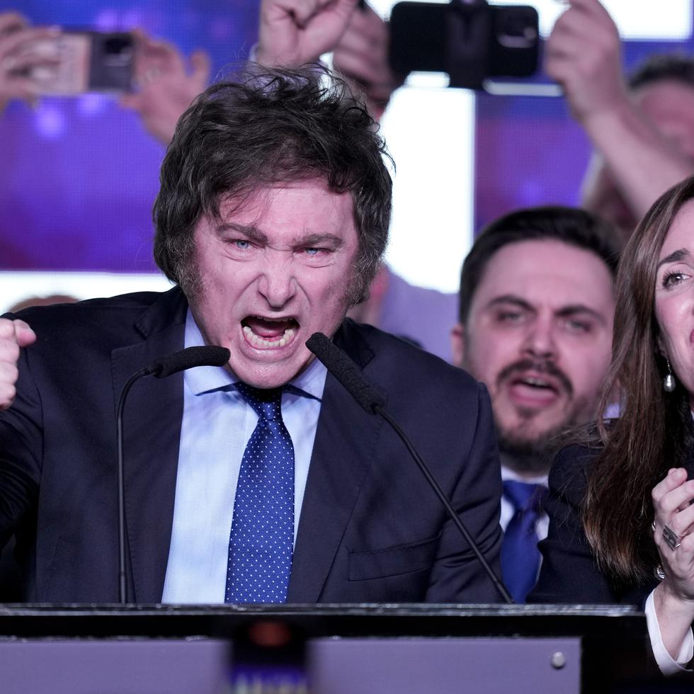 Javier Milei, candidato presidencial de la coalición La Libertad Avanza, habla en su sede de campaña luego de las elecciones primarias en Buenos Aires, Argentina, el domingo.