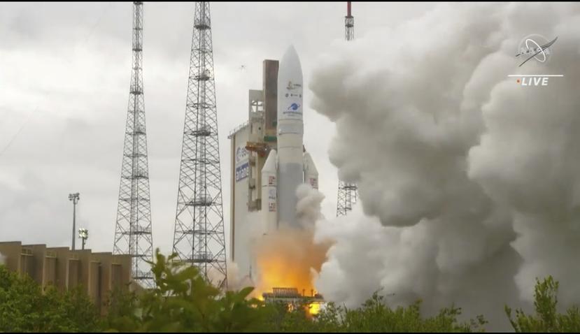 El cohete Ariane 5 de Arianespace con el telescopio espacial James Webb de la NASA a bordo, despega el sábado 25 de diciembre de 2021 en el puerto espacial de Europa, el Centro Espacial de Guayana en Kourou, Guayana Francesa.