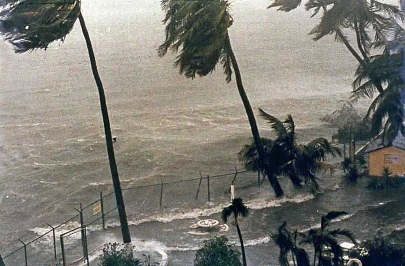El huracán Hugo dejó al menos 50 muertos y  causó $9,000 millones en pérdidas materiales en los territorios que azotó.
