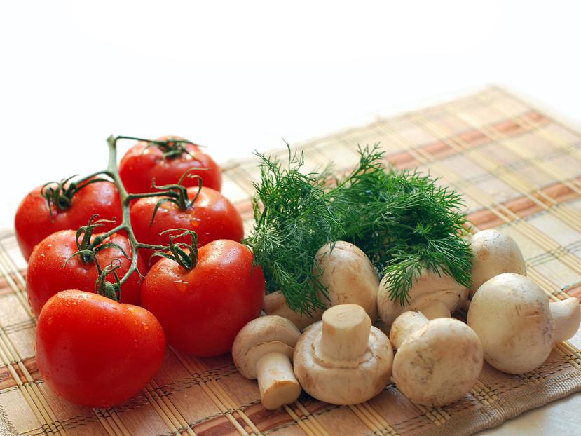 Los tomates y las setas contienen antioxidantes que ayudan a combatir la inflamación. (Pixabay)