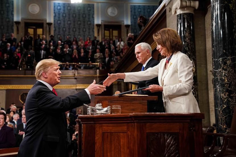El presidente Donald Trump saluda a Nancy Pelosi. (EFE)