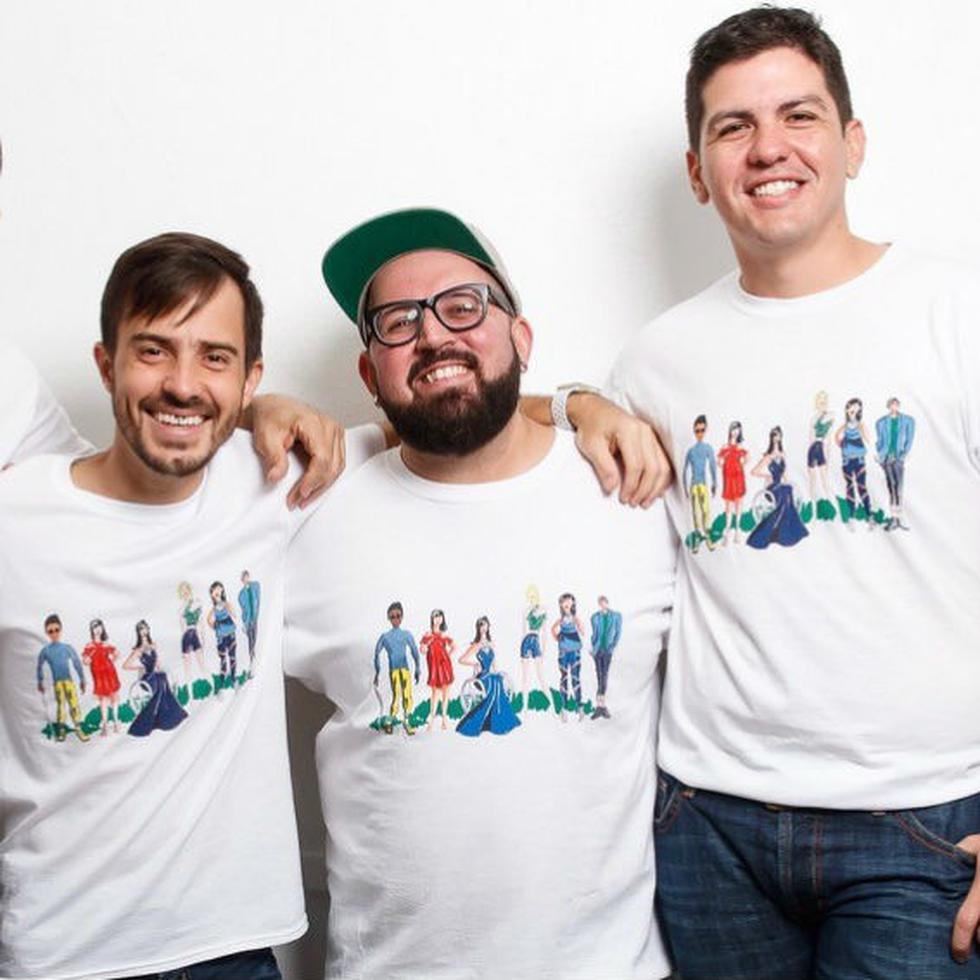 David Antonio, Giován Cordero, Jaer Cabán y Luis Quintana Moreno presentan las nuevas camisetas de la Fundación Mi Gran Sueño. (Foto: Suministrada)