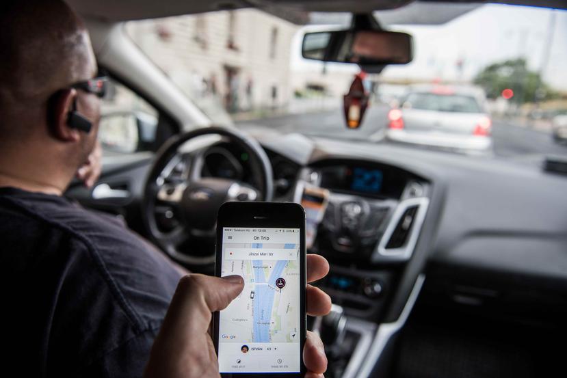 Actualmente, los conductores de Uber trabajan para la empresa como contratistas independientes. (Bloomberg)