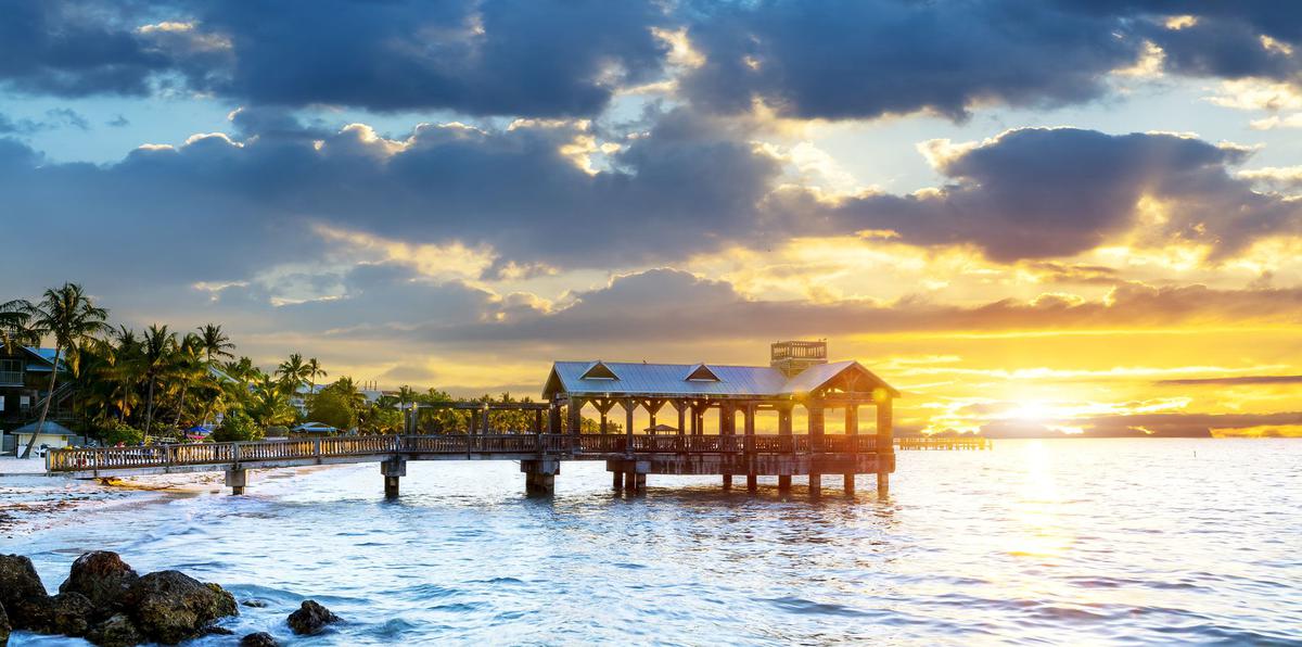 Nadie se va de los Cayos de Florida sin disfrutar de una de sus bellísimas puestas de sol en el Golfo de México.