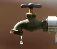 La alcaldesa de Barceloneta señaló ayer que la AAA desconocía las razones por las que comunidades en el pueblo llevaban un mes sin servicio de agua potable.