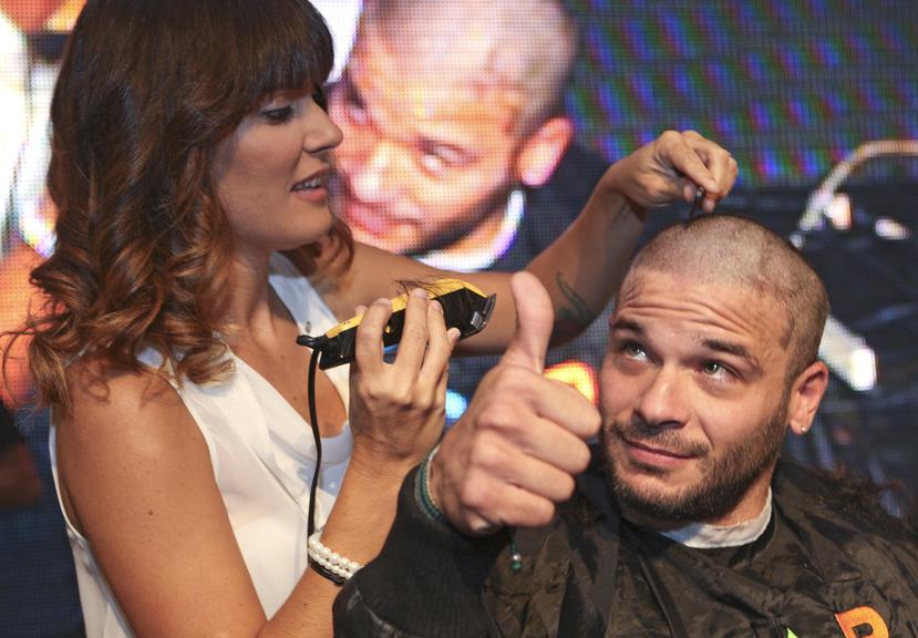 En el 2012 la cantante Kany García le rapó la cabeza a su amigo y colega, Pedro Capó. (Foto: Archivo)