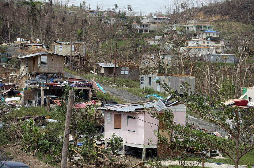 Una comunidad en el municipio de Toa Alta tras el paso del huracán María.