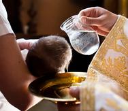 Hasta ahora solo los curas y los diáconos —cargos que la Iglesia católica reserva para los hombres— podían realizar bautismos.
