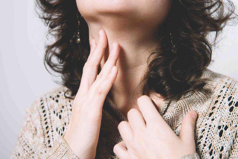 Los signos y si´ntomas pueden incluir dolor de garganta persistente.