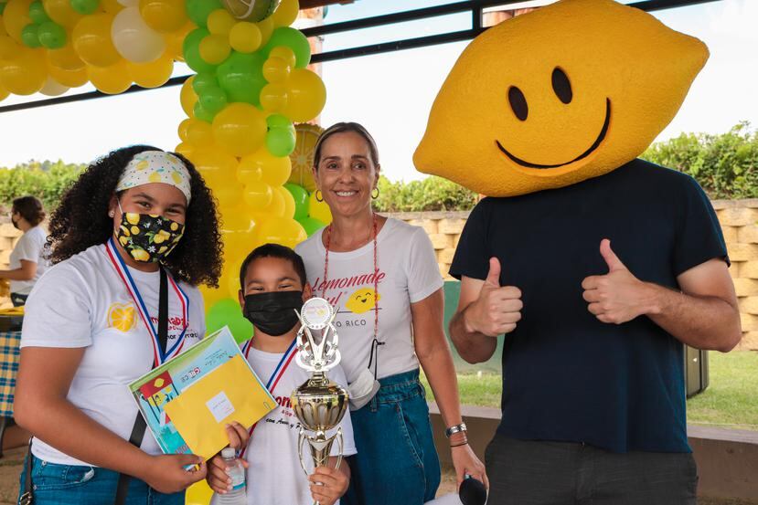 Los niños ganadores del Lemonade Day, los hermanos Idian y Jariel Estrella, de 12 y 9 años.