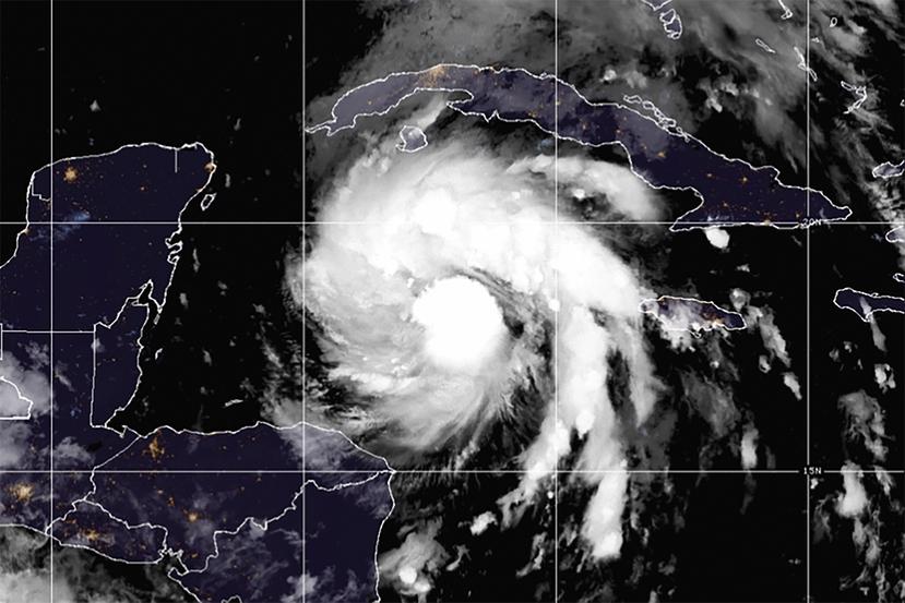 Esta imagen satelital muestra el huracán Ian sobre el Caribe, el lunes 26 de septiembre de 2022.