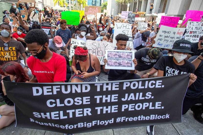 Una marcha pide en Miami imputacion de todos los policías del caso George Floyd. (EFE)