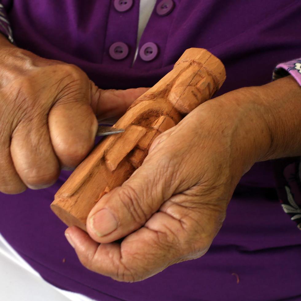 El Encuentro de Talladoras de Santos celebra desde la sororidad la importante aportación de las mujeres talladoras a la talla, renglón artesanal predominantemente dominado por hombres.