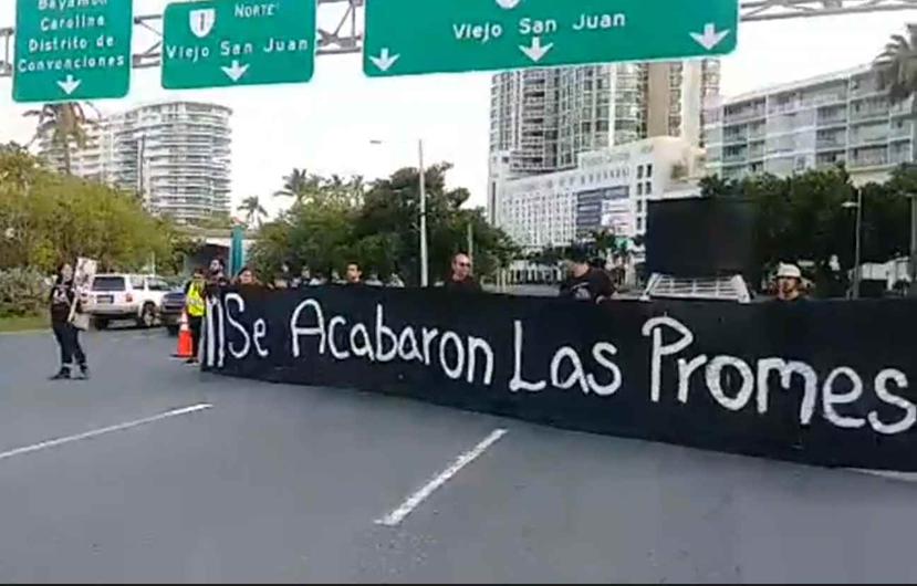 Los manifestantes estuvieron ubicados frente a Paseo Caribe. (Captura / Facebook)