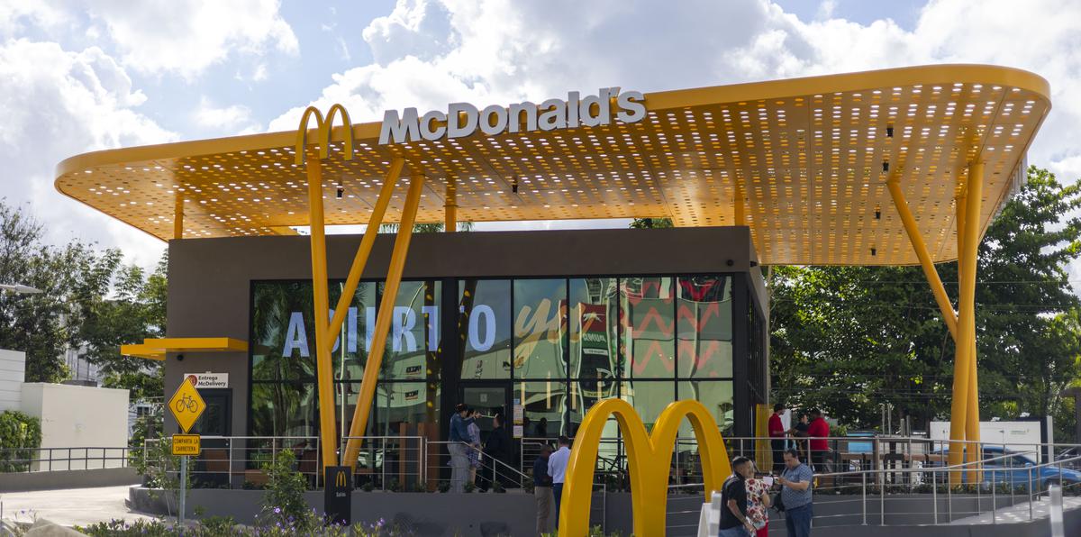 Este nuevo McDonald’s tiene un diseño único, creado solo para el área de San Patricio Village y en su creación se tomó en cuenta la cultura puertorriqueña.