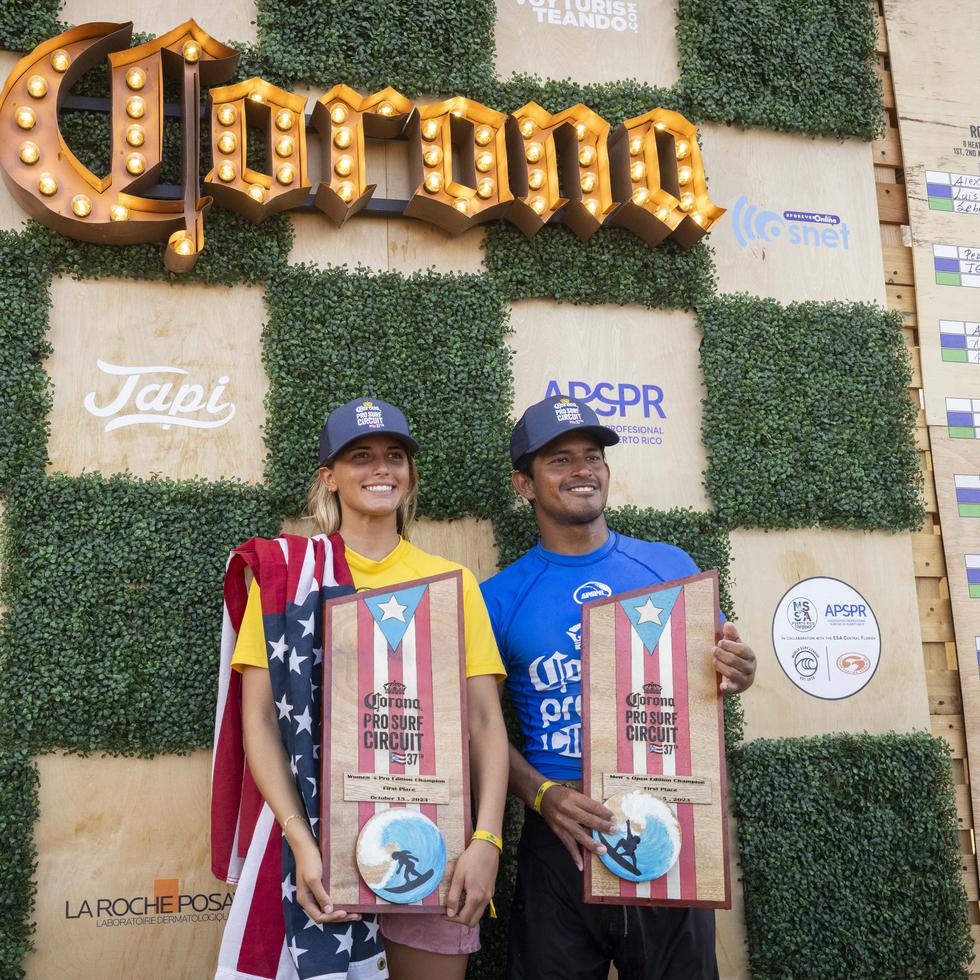 Zoey Benedetto y Joaquín Del Castillo, ganadores del  Corona Extra Pro Surf Circuit en Isabela.
