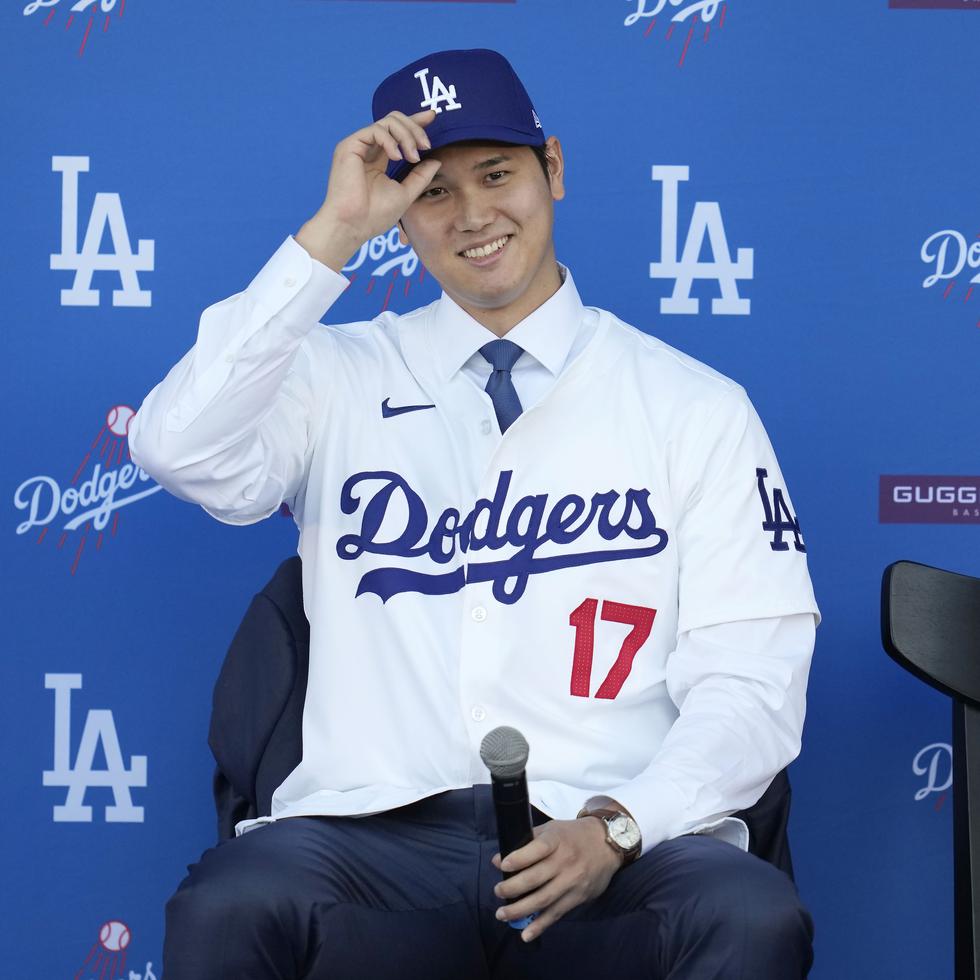 El fenómeno japonés Shohei Ohtani pactó un histórico acuerdo con los Dodgers de Los Ángeles por 10 años y $700 millones, convirtiéndose en el atleta mejor pagado del mundo.