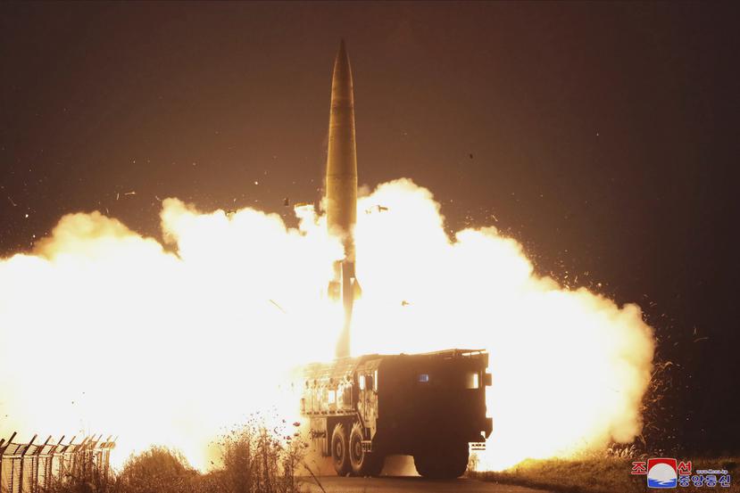 Foto del 10 de octubre de 2022, cuando el gobierno norcoreano realizó una prueba de un misil en un lugar no revelado.