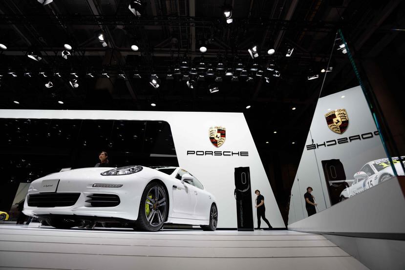 Pero por primera vez desde que estalló el escándalo el pasado 18 de septiembre, el trucaje afecta a la marca de vehículos deportivos de lujo Porsche y a los motores diesel de 3 litros que equipan a los todocaminos del grupo alemán. (Bloomberg)