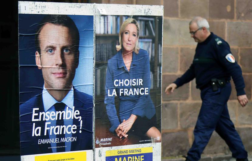 La ultraderechista Marine Le Pen y el centrista Emmanuel Macron son los dos competidores del balotaje que se realiza este domingo. (AP)