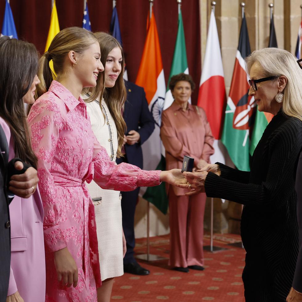 Los reyes de España, Felipe y Letizia, la princesa de Asturias, Leonor, y la infanta Sofía reciben en audiencia a la galardonada con el premio Príncesa de Asturias de las Artes, la actriz estadounidense Meryl Streep.