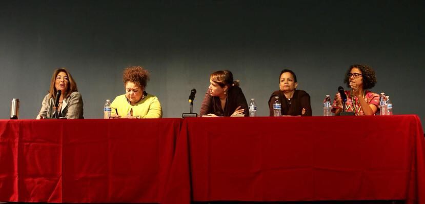 De izquierda a derecha, Naomi Klein y las activistas ambientales Elizabeth Yampierre, Eva Prados y Ruth “Tata” Santiago. (Suministrada)
