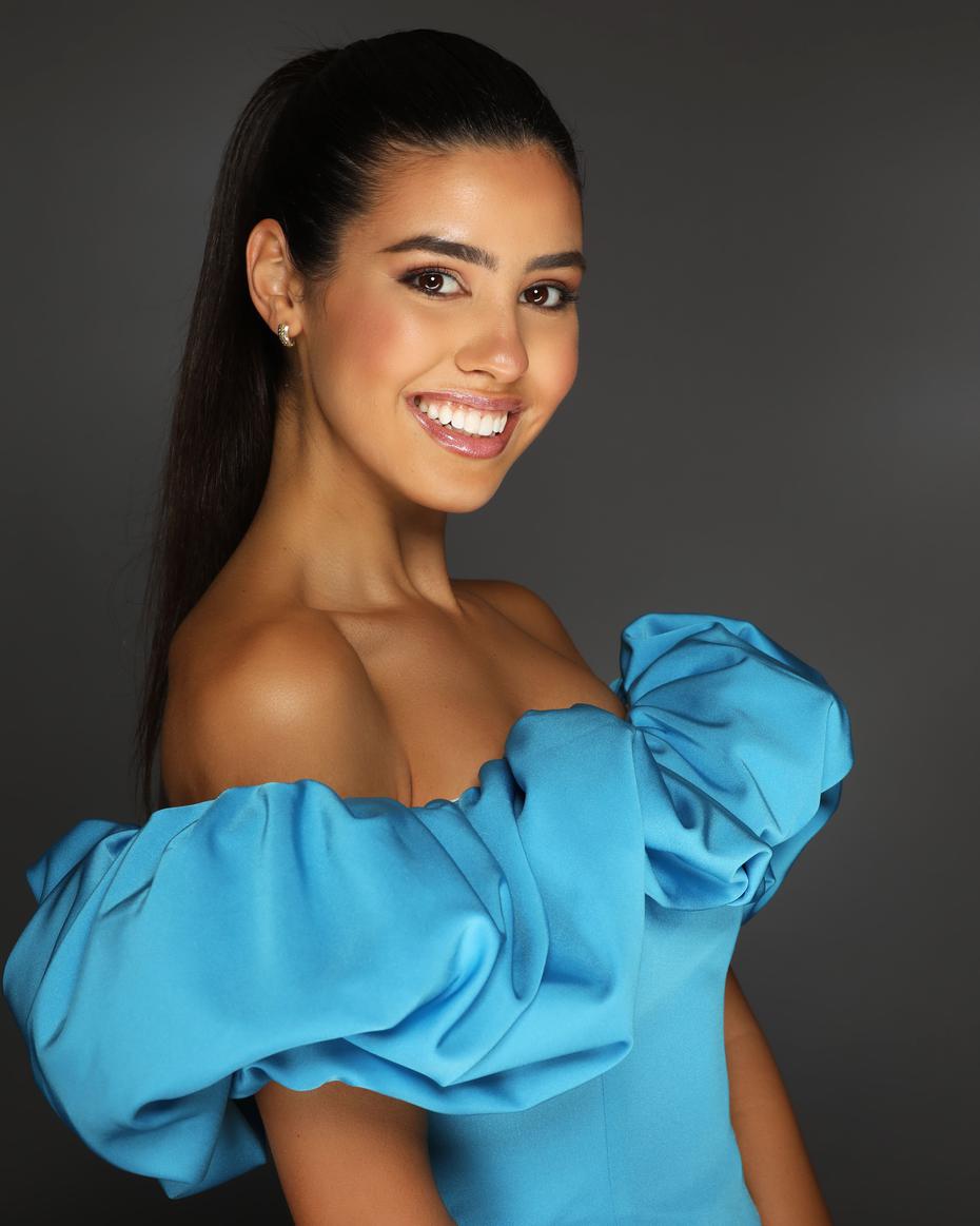 Miss World Serbia 2021, Ahdrijana Savic, de 21 años. Ahdrijana es una estudiante de Administración y Belleza y tiene ambiciones de ser dueña de una Clínica de Belleza.