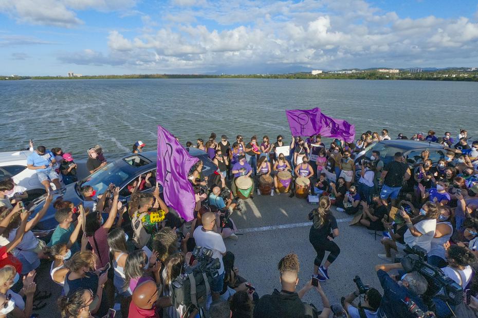 En la tarde del domingo, 2 de mayo, cientos de personas se conglomeraron en el puente Teodoro Moscoso para reclamar justicia para Keishla Rodríguez Ortiz.