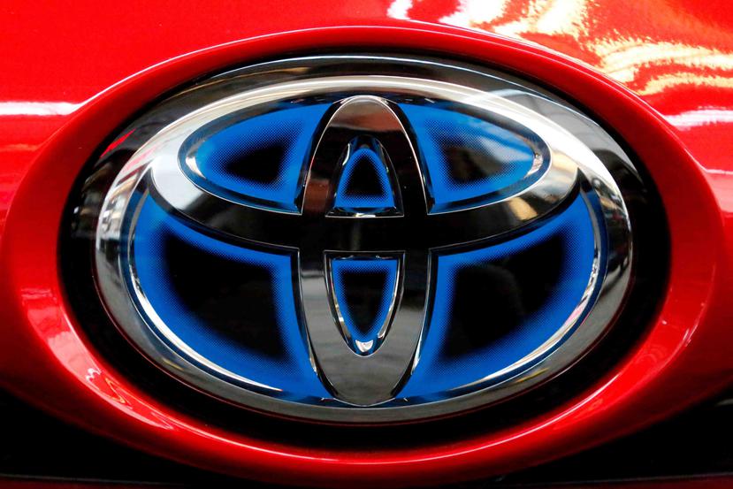 El logotipo de Toyota en el maletero de un Prius durante un evento en la ciudad de Pittsburgh, Pensilvania. (AP)