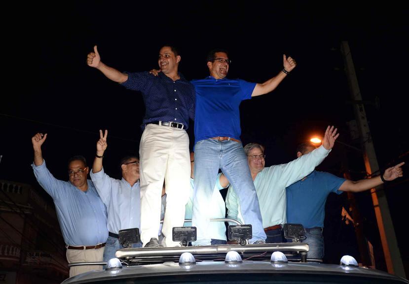 Carlos Molina, izquierda, y Pedro Pierluisi durante el cierre de campaña de las primarias del PNP en 2016. (GFR Media)